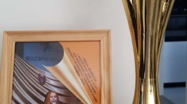 Emilka Szcześniak z Fabryki Piosenki ŁOK na Koncercie Laureatów konkursu wokalnego „Rozśpiewany Wawer”