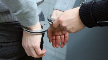 Wszczął awanturę w hotelu, policjanci znaleźli przy nim narkotyki