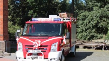 Uroczystość poświęcenia samochodu pożarniczego dla Ochotniczej Straży Pożarnej w Wojcieszkowie.