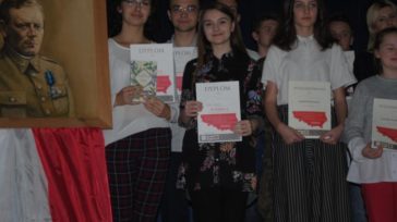 Joanna Lendzion z ŁOK zdobywa drugie miejsce na VII Wojewódzkim Przeglądzie Recytatorskim w Woli Gułowskiej