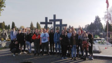 UCZNIOWIE REYMONTA ZADBALI O NAGROBKI NA ŁUKOWSKICH CMENTARZACH